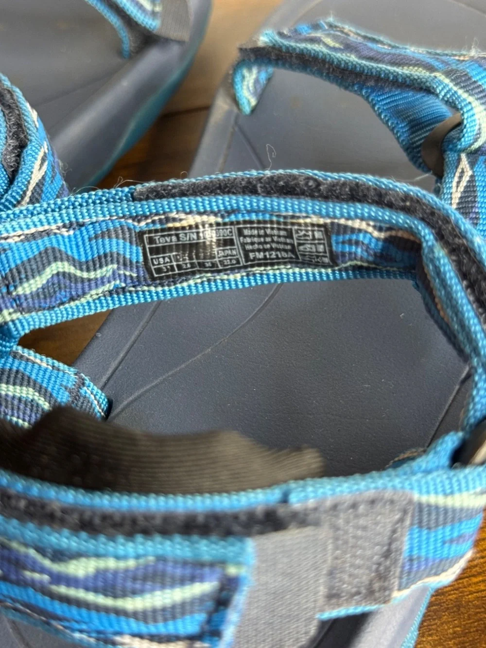 Teva Hurricane XLT2 (size 3) blue sandals
